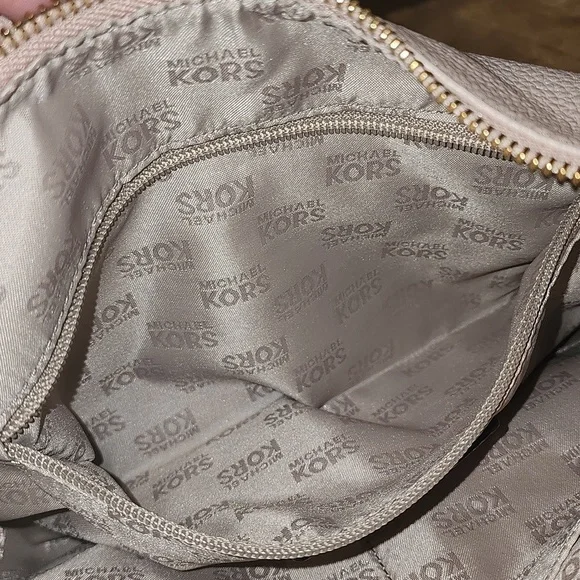Michael Kors Beige Leather Shoulder Bag Gold Hardware 12.5x8 EUC - Picture 9 of 12
